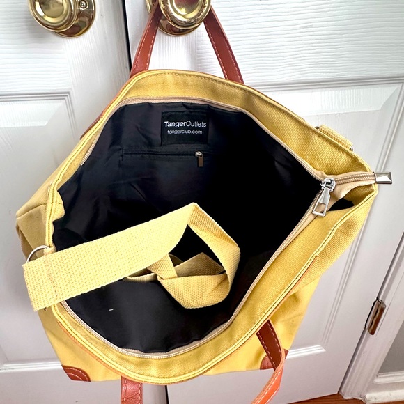 Carry handbag with two straps. - Picture 2 of 4